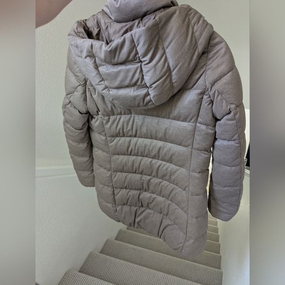 Uniqlo Mushroom Brown Puffer Down Coat with Streamlined Design Ultra Warm Winter - Picture 2 of 3